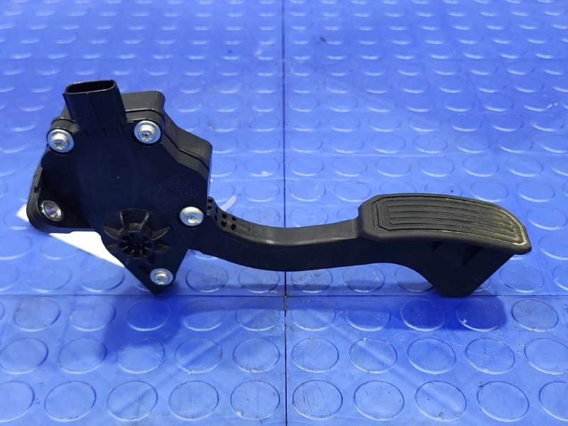 2012-2017 Toyota Prius V Prius Accelerator Pedal Assembly Genuine OEM 7811012050