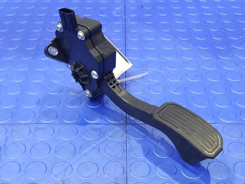 2012-2017 Toyota Prius V Prius Accelerator Pedal Assembly Genuine OEM 7811012050