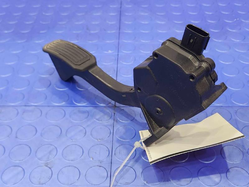 2012-2017 Toyota Prius V Prius Accelerator Pedal Assembly Genuine OEM 7811012050
