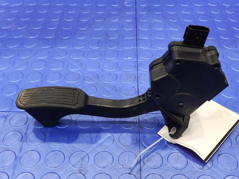 2012-2017 Toyota Prius V Prius Accelerator Pedal Assembly Genuine OEM 7811012050