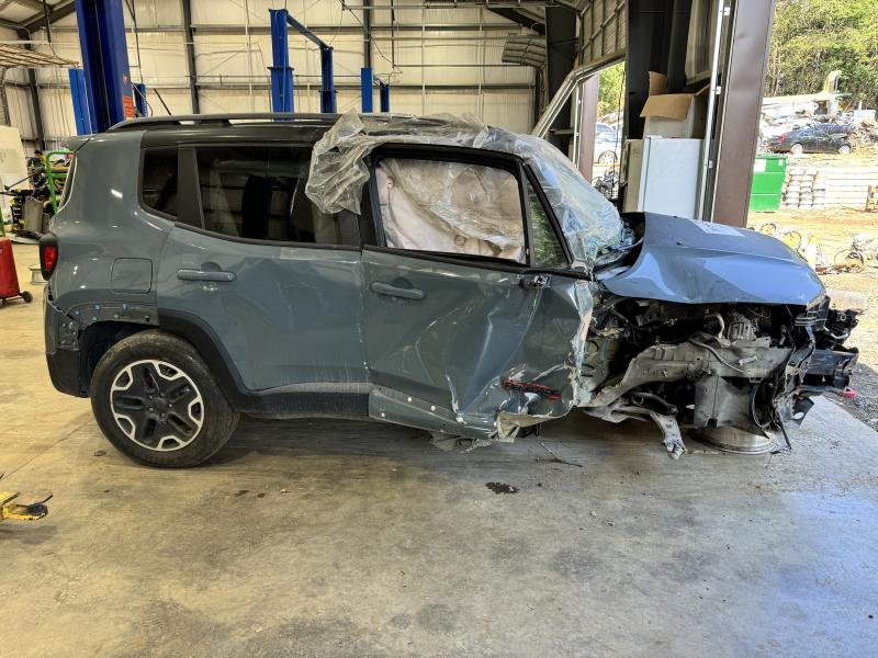 2015 Jeep Renegade Center Pillar