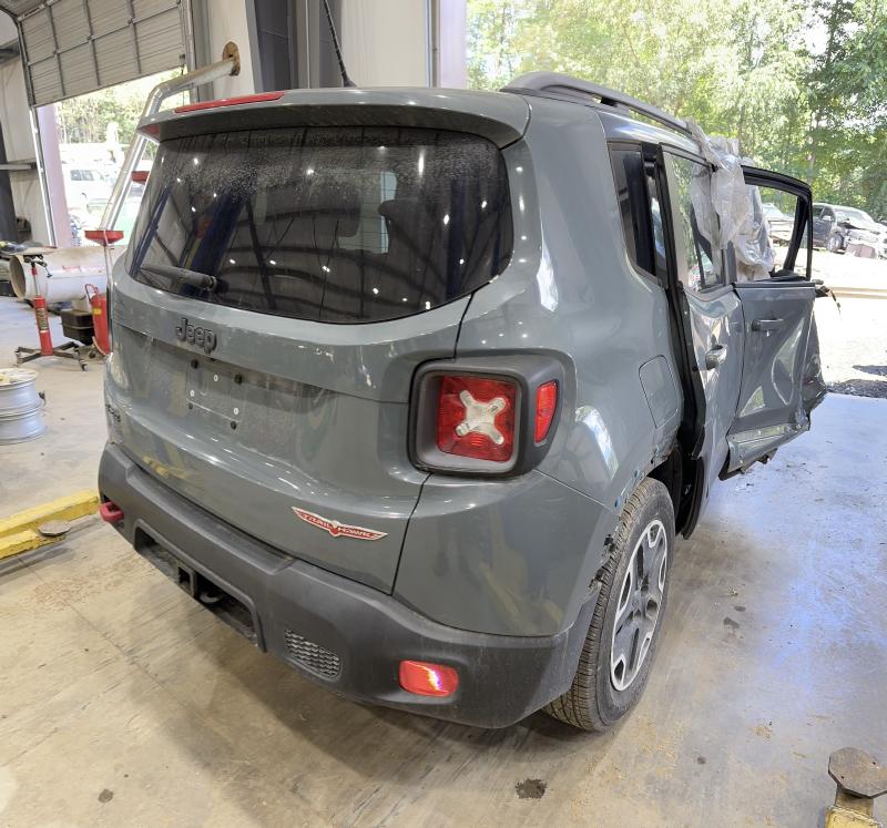 2015 Jeep Renegade Center Pillar