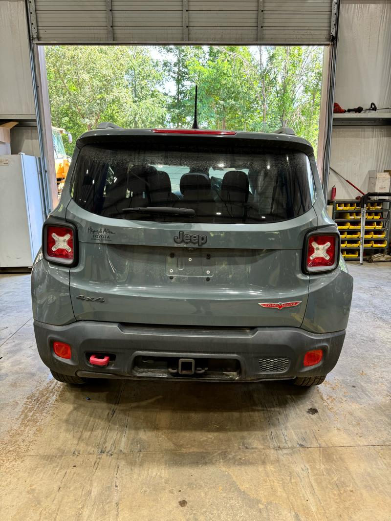 2015 Jeep Renegade Center Pillar