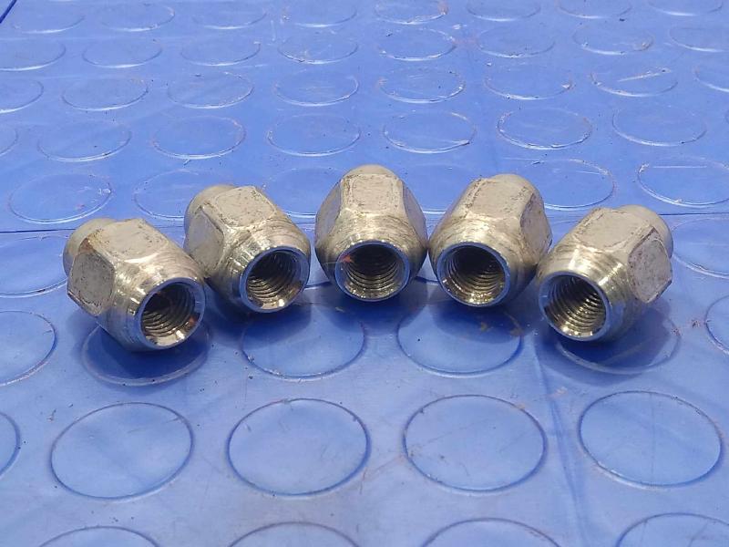 2015 Hyundai Santa Fe Lug Nuts