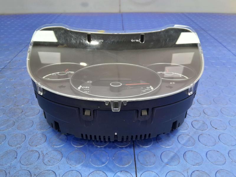 2013 Volkswagen Beetle Speedometer