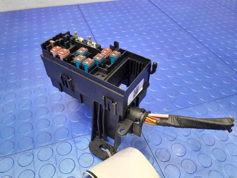 2017 Lincoln MKC 2.0L Engine Fuse Box Relay Junction Block OEM GJ7Z14290K