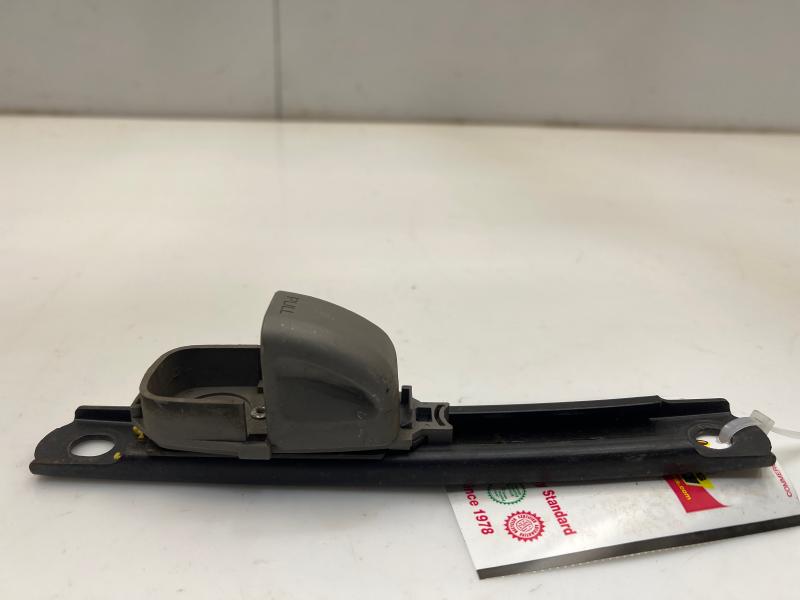 2000 2001 Nissan Xterra Front Seat Belt Height Adjuster Left or Right OEM 878247Z001