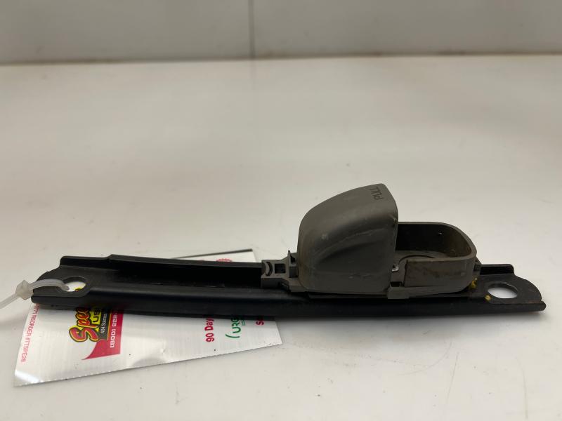 2000 2001 Nissan Xterra Front Seat Belt Height Adjuster Left or Right OEM 878247Z001