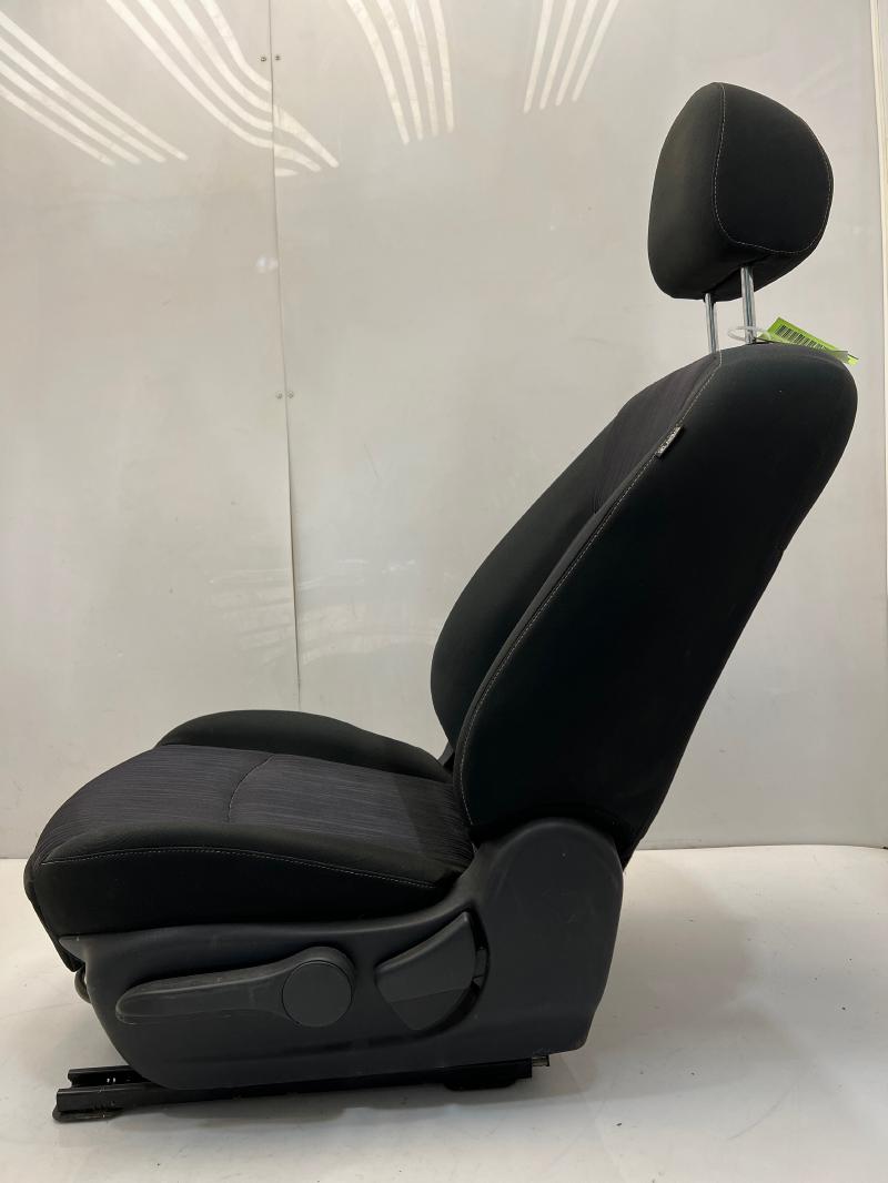 2019 Nissan Sentra Front Seat