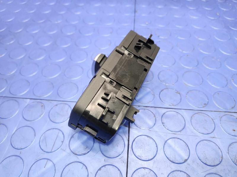2014 BMW 228i Headlight Switch (Dash Mtd)