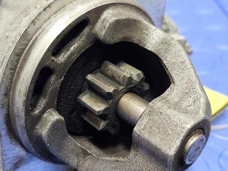 2003-2005 BMW Z4 Starter Motor Assembly Genuine Denso OEM 12417515390