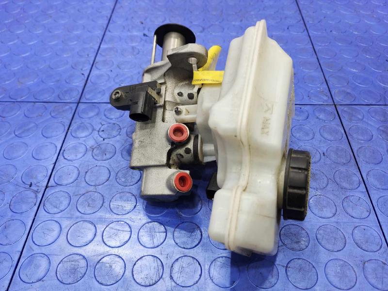 2019 Volkswagen Jetta Brake Master Cylinder Assembly Genuine OEM 5QM614019C