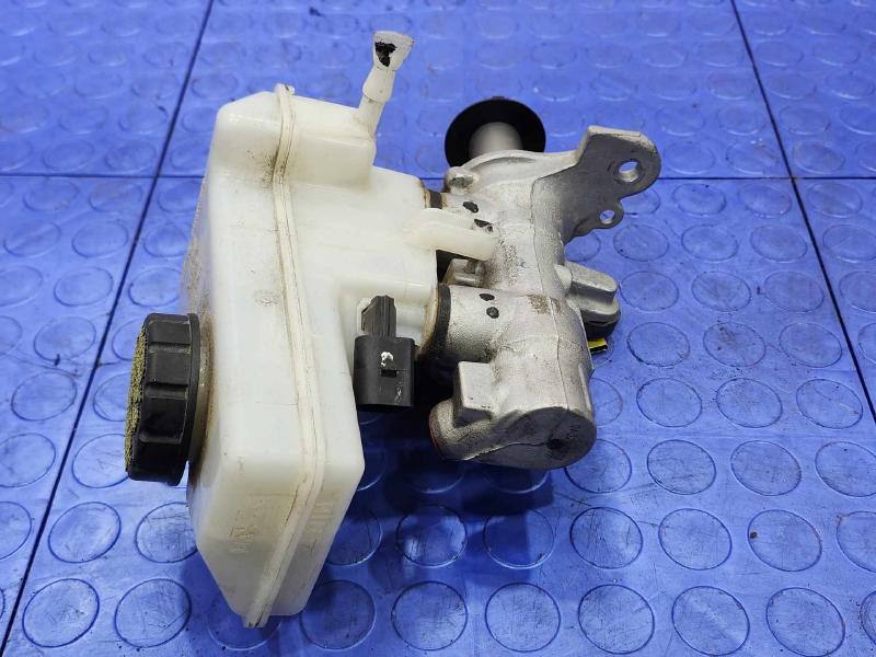 2019 Volkswagen Jetta Brake Master Cylinder Assembly Genuine OEM 5QM614019C
