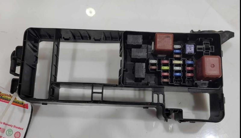 2001 - 2003 Toyota Highlander Engine Fuse Box Relay Junction Block OEM 8272048020