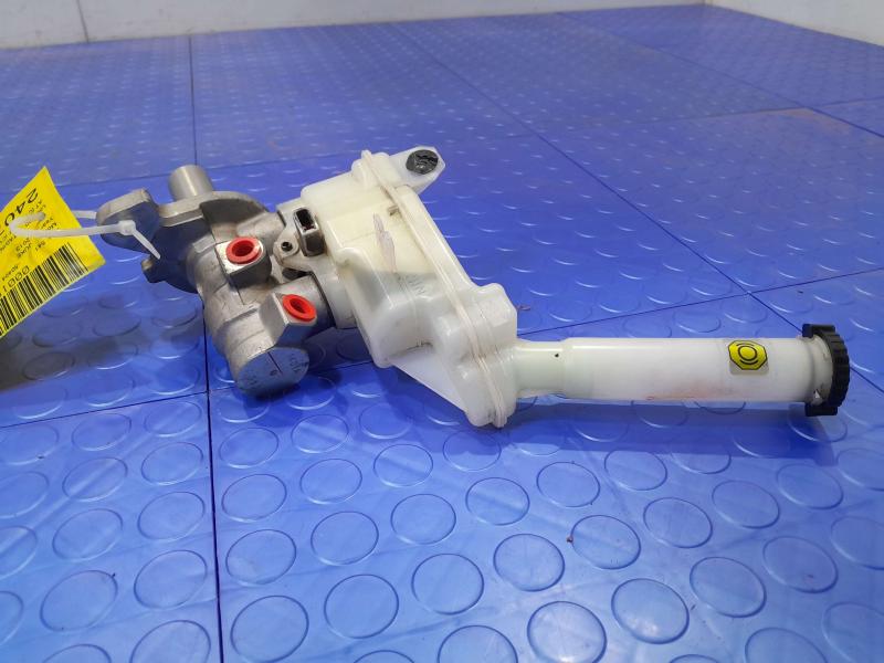 2011-2017 Nissan Juke Brake Master Cylinder Assembly Genuine OEM D60101KD1A