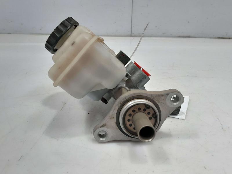 2006 Nissan Xterra Master Cylinder