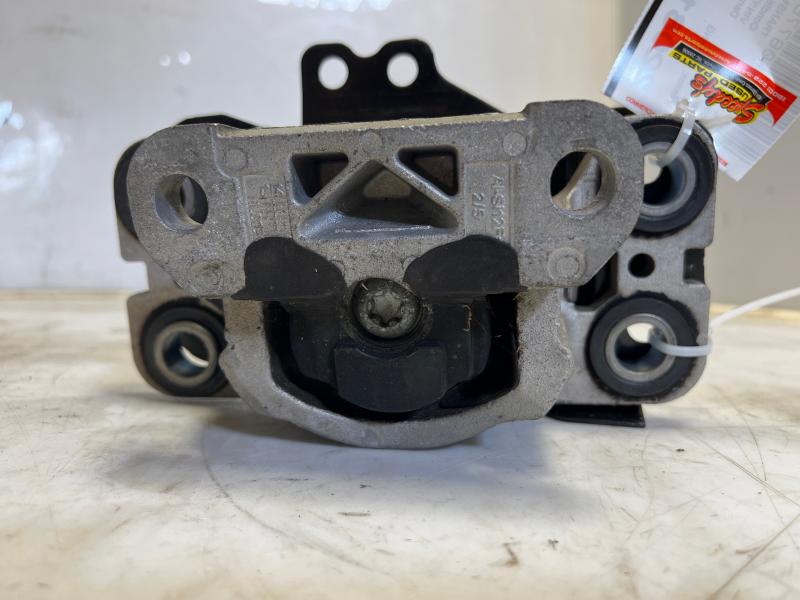 2015 Volvo XC60 Transmission Mount