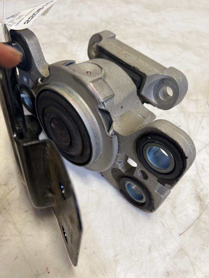 2015 Volvo XC60 Transmission Mount