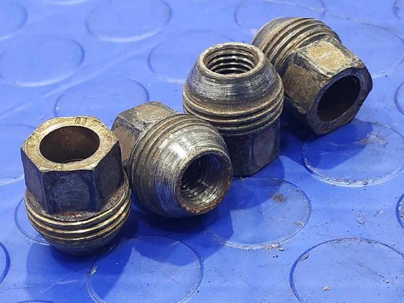 1985 Chevrolet Corvette Lug Nuts
