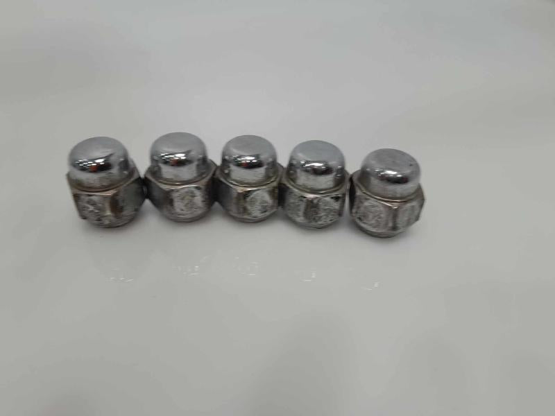 2015 Nissan Pathfinder Lug Nuts