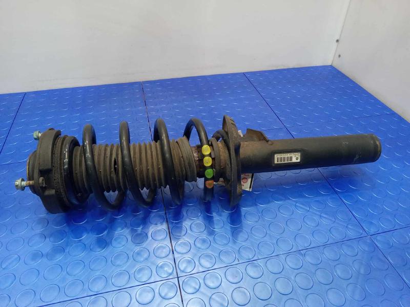 2006 Volkswagen Passat Strut Assembly