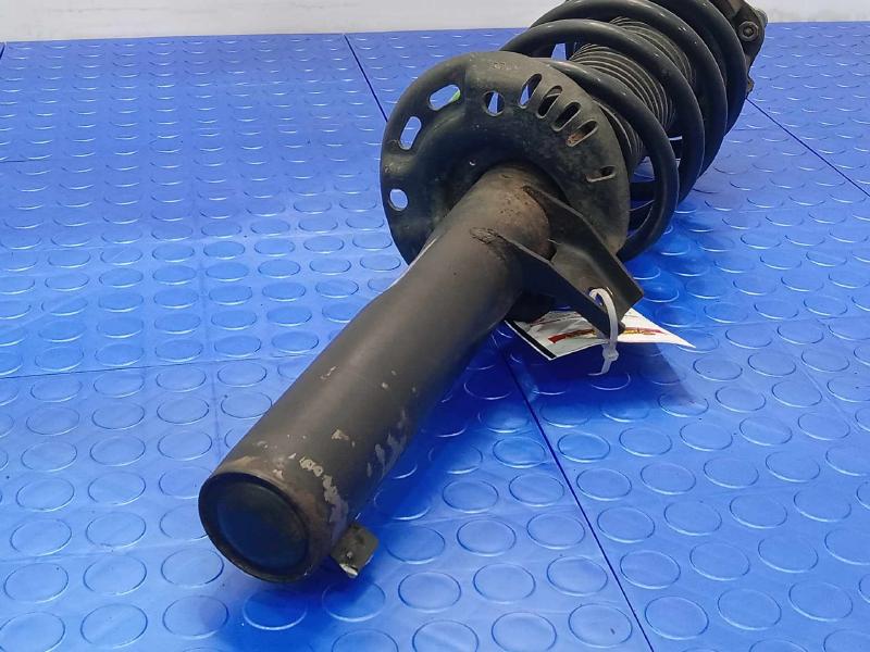 2006 Volkswagen Passat Strut Assembly