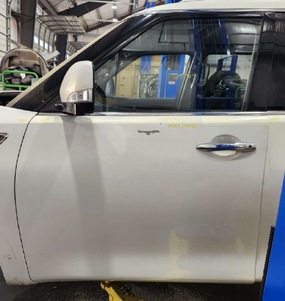 2011 Infiniti QX56 Front Door