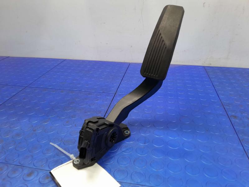 2017-2024 Maserati Ghibli Accelerator Pedal Assembly Genuine OEM 04861714AF