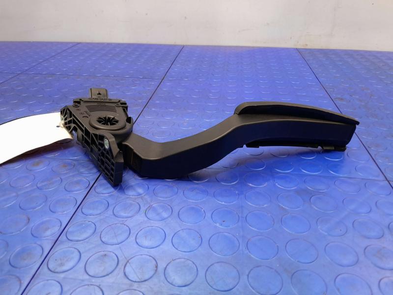 2017-2024 Maserati Ghibli Accelerator Pedal Assembly Genuine OEM 04861714AF