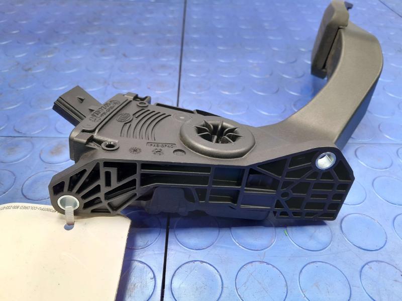 2017-2024 Maserati Ghibli Accelerator Pedal Assembly Genuine OEM 04861714AF