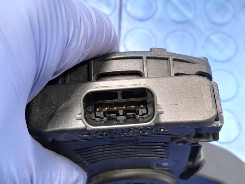 2017-2024 Maserati Ghibli Accelerator Pedal Assembly Genuine OEM 04861714AF