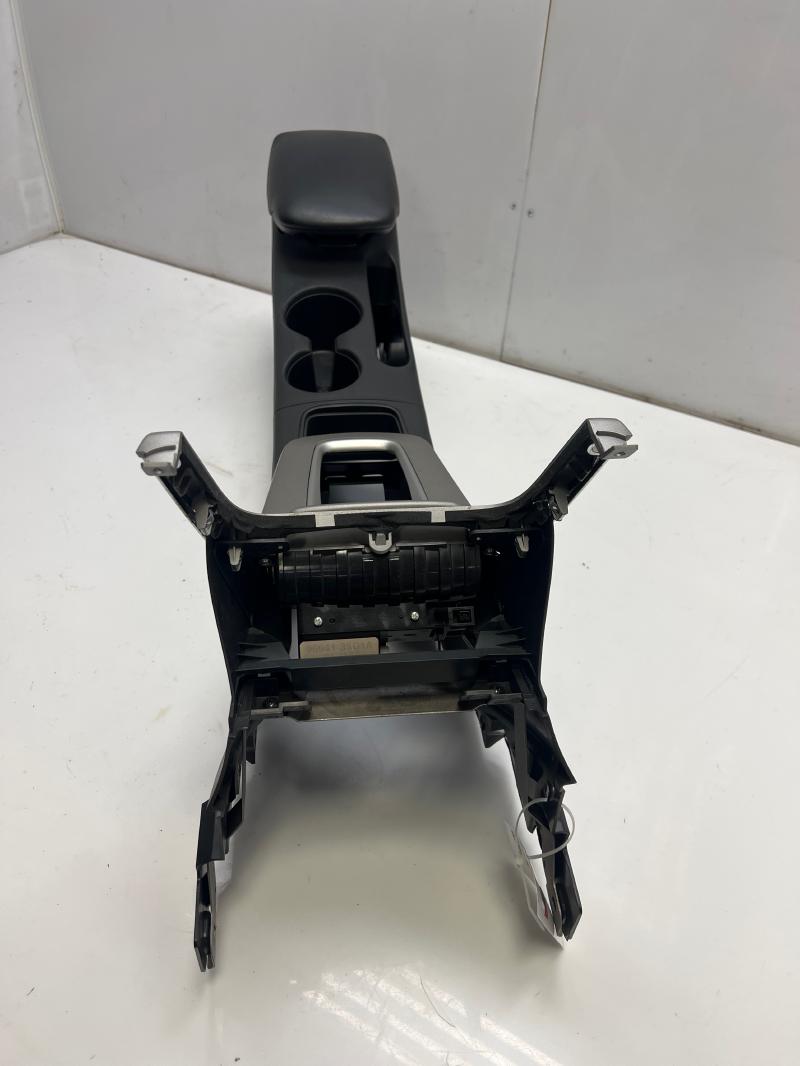 2013 Nissan Sentra Front Console