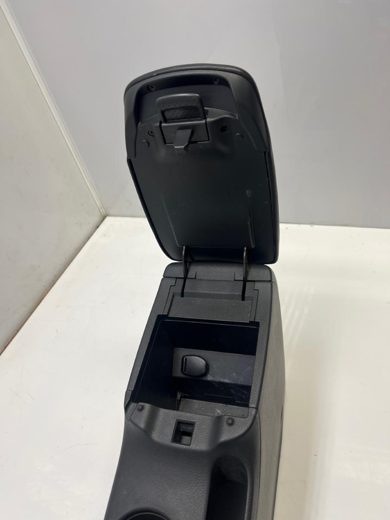 2013 Nissan Sentra Front Console