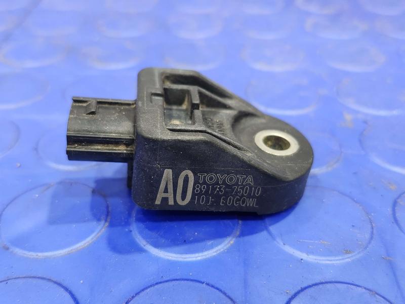 2010-2011 Toyota Prius Front Crash Impact Sensor Genuine OEM 89173-75010