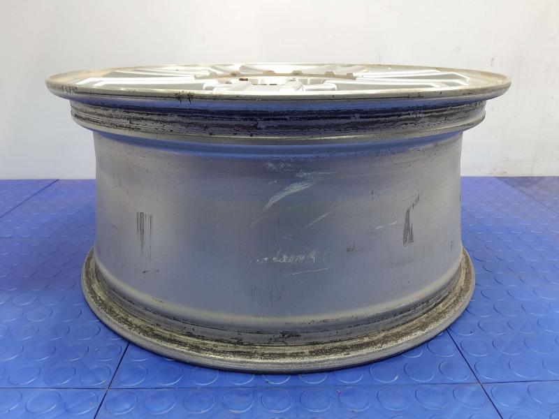 2013 Cadillac Escalade Wheel