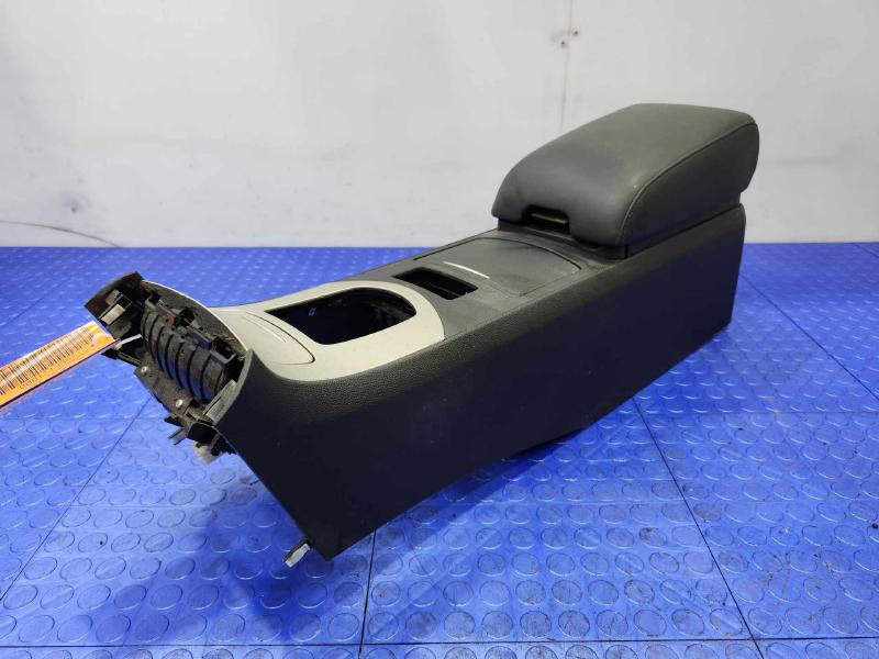 2008 Infiniti G35 Front Console