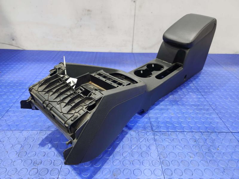2016 Volkswagen Jetta Front Console