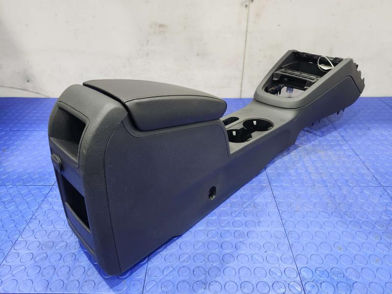 2016 Volkswagen Jetta Front Console