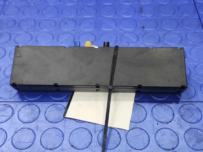 2003-2008 BMW Z4 Diversity Radio Antenna Amplifier Genuine OEM 65206912817