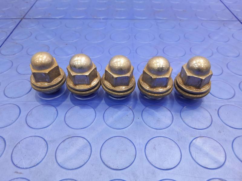 2016 Mitsubishi Outlander Lug Nuts