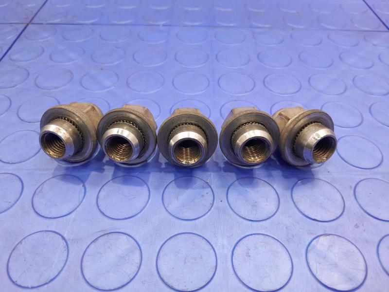 2016 Mitsubishi Outlander Lug Nuts