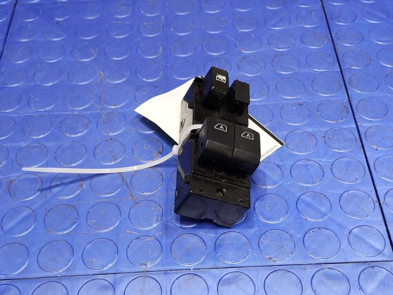 2015 Chevrolet City Express Door Switch Front