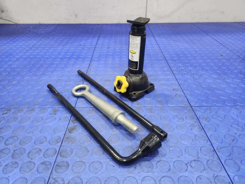 2011 Honda Pilot Jack Assembly
