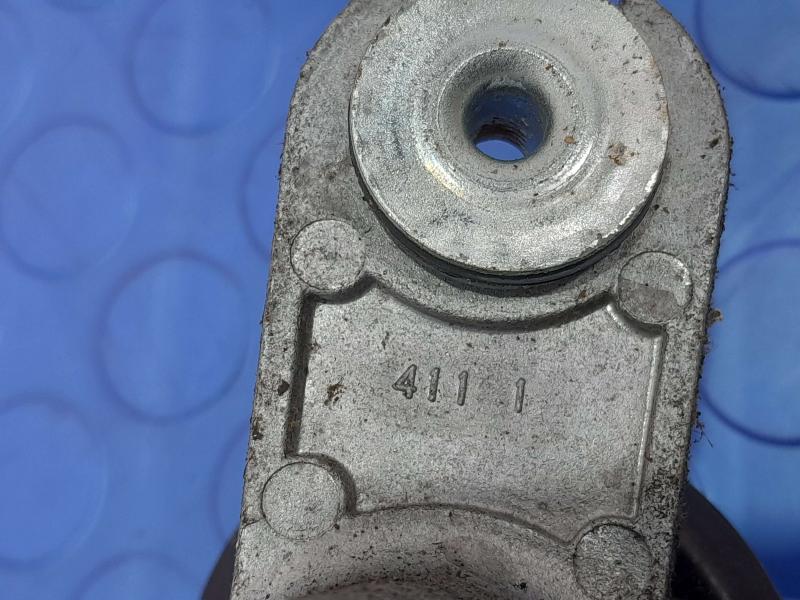 2011-2015 Kia Sorento Windshield Wiper Linkage Genuine OEM 981201U000