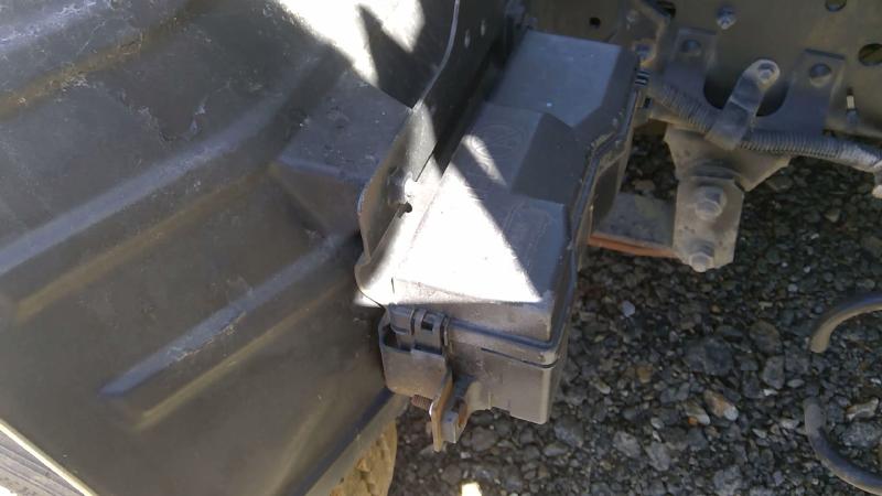 2000 Isuzu NPR Engine Fuse Box