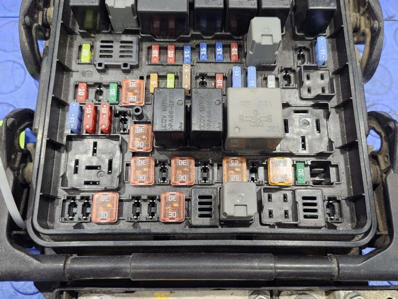 2016 Cadillac ATS Engine Fuse Box