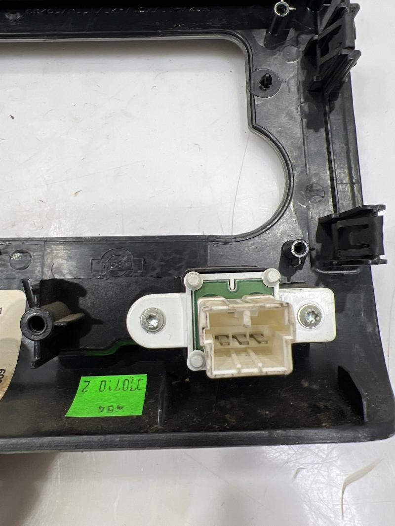 2008 Nissan Titan Audio & Visual Equip.(Radio)