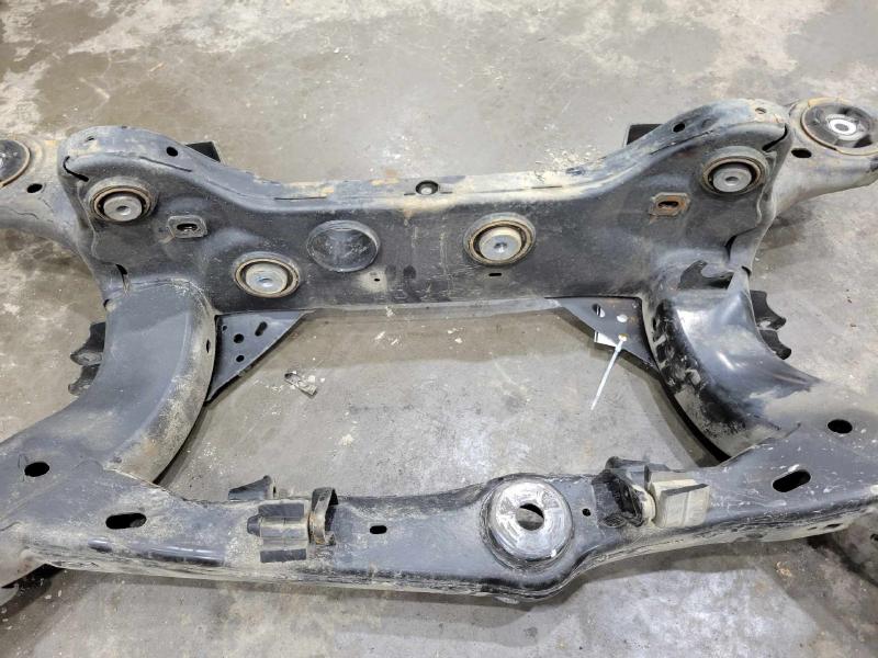 2014 Chrysler 300 Crossmember/Cradle/Undercarria