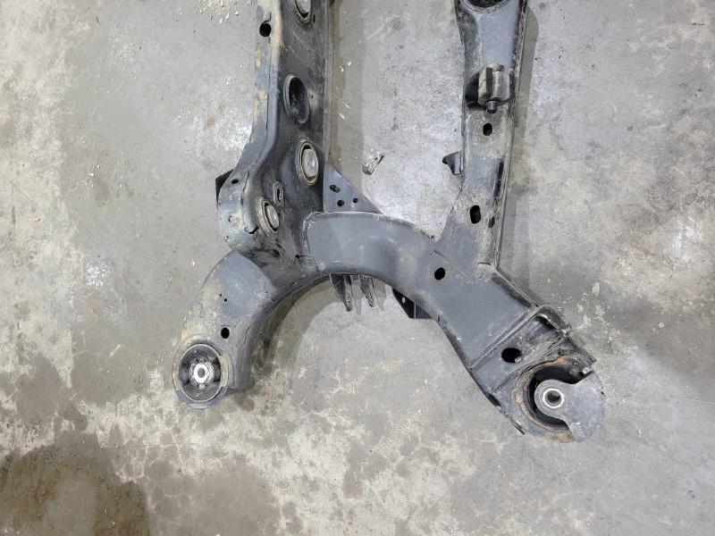 2014 Chrysler 300 Crossmember/Cradle/Undercarria
