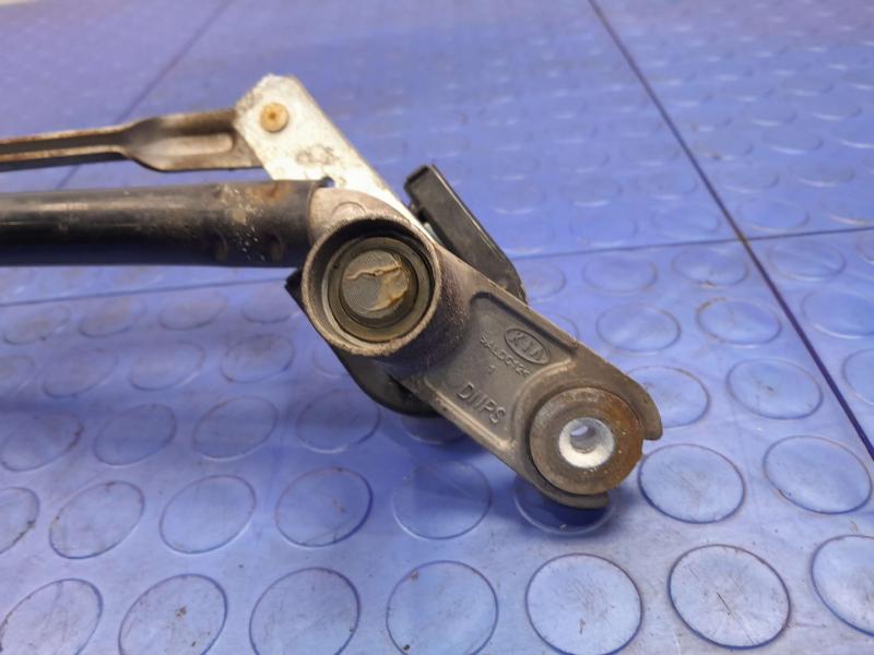 2010-2013 Kia Forte Windshield Wiper Linkage Transmission OEM Part 981201M000